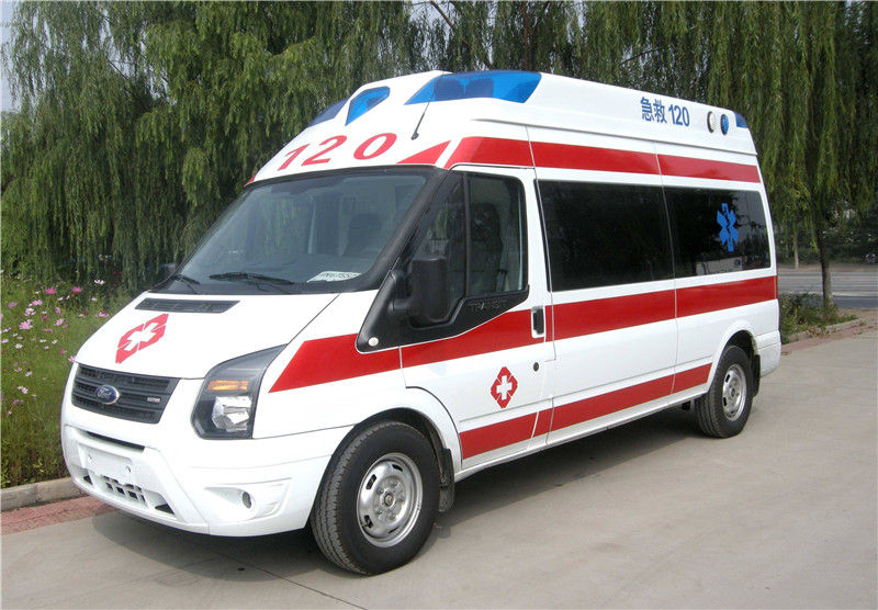 移動救護車為何頻頻遇到前方司機不及時避讓？